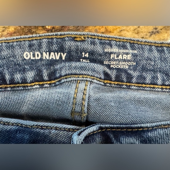 Old Navy Higher High-Rise Flare Jeans stretch Smooth Pockets Women's Size 14 - Picture 3 of 7